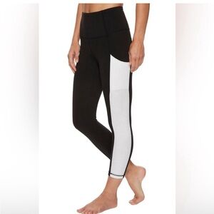 The North Face Motivation High Rise Pocket Flashdry Crop Leggings Pants